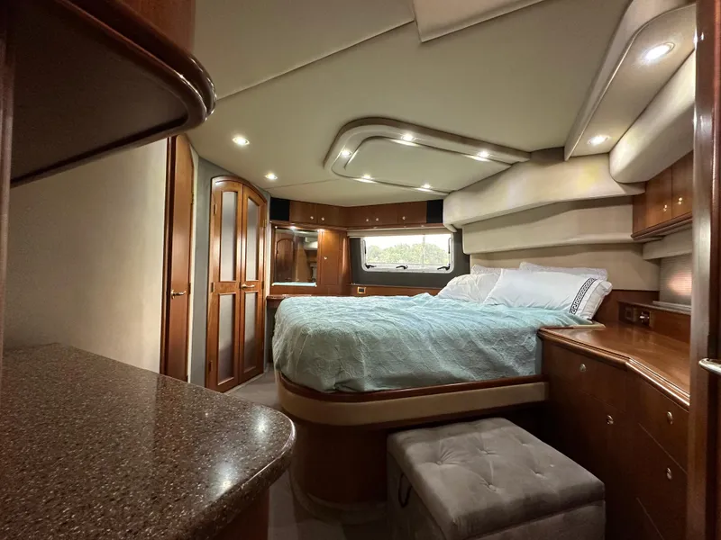 Slide: The Image of Cruisers Yachts 4450 2002 - 38