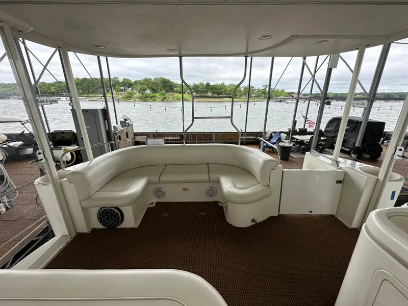 Slide: The Image of Cruisers Yachts 4450 2002 - 4