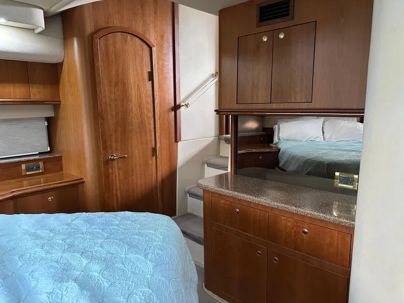 Slide: The Image of Cruisers Yachts 4450 2002 - 40