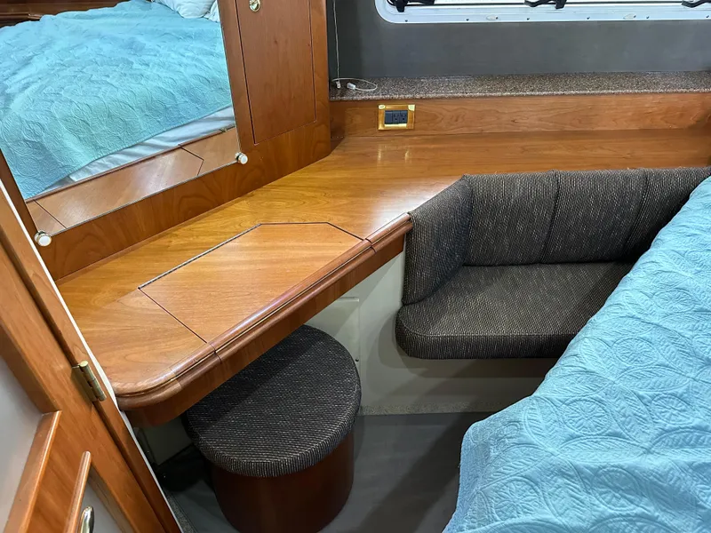 Slide: The Image of Cruisers Yachts 4450 2002 - 41