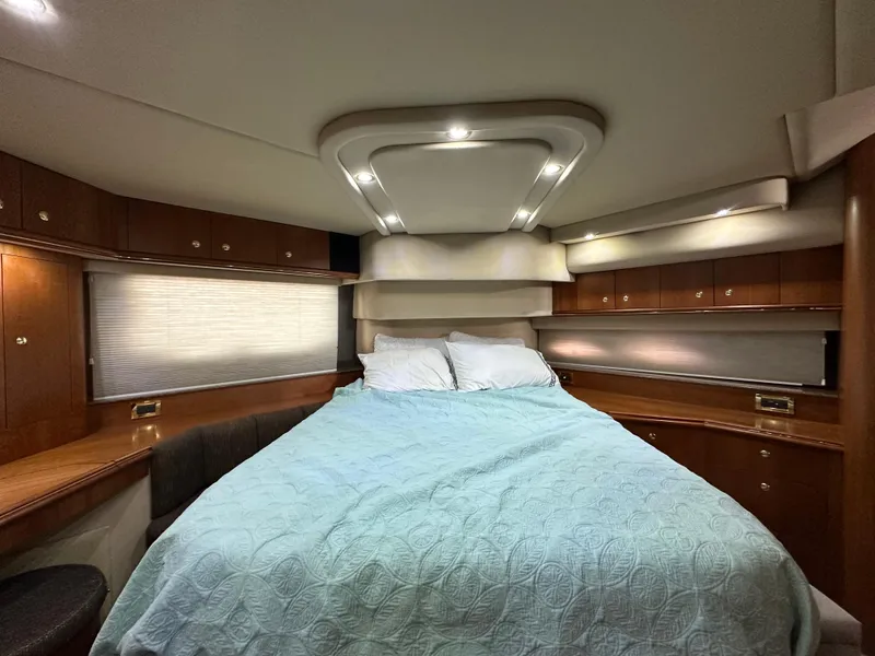 Slide: The Image of Cruisers Yachts 4450 2002 - 46