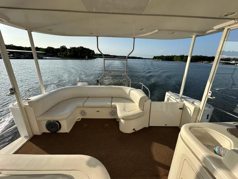 Slide: The Image of Cruisers Yachts 4450 2002 - 48