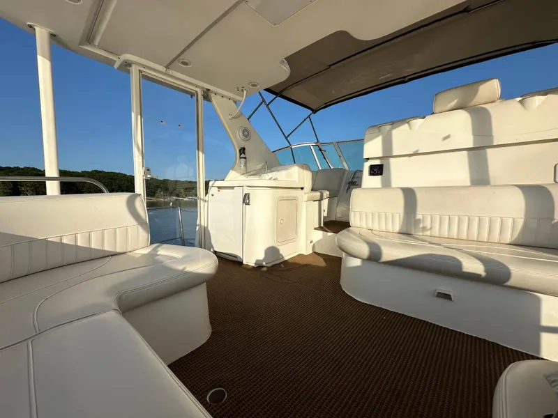 Slide: The Image of Cruisers Yachts 4450 2002 - 50