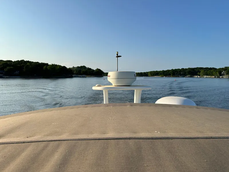 Slide: The Image of Cruisers Yachts 4450 2002 - 60