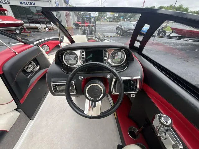 Slide: The Image of Malibu Wakesetter 23 LSV 2012 - 15