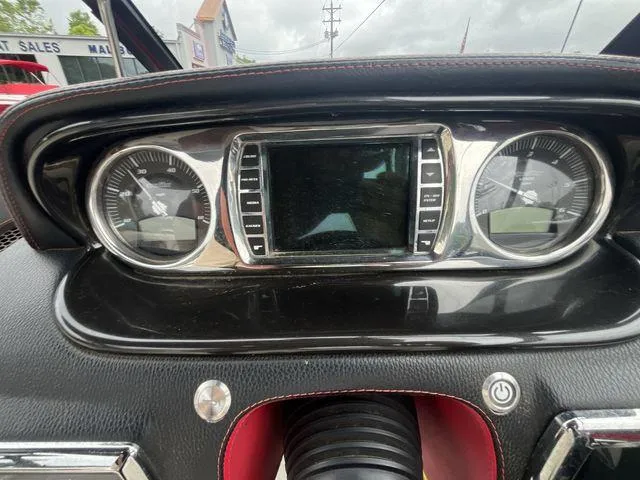 Slide: The Image of Malibu Wakesetter 23 LSV 2012 - 5