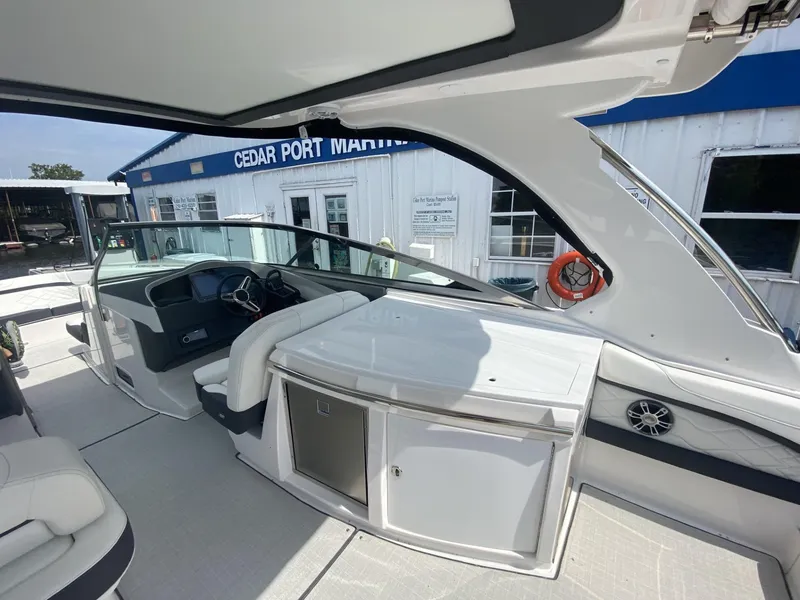 Slide: The Image of Regal 3300 2024 - 27