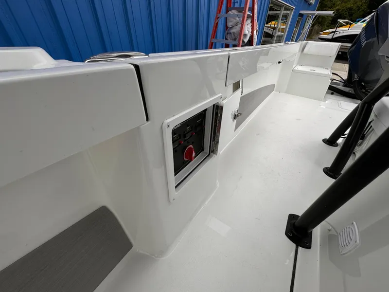 Slide: The Image of 2025 Parker 23SE Center Console boat interior with control panel, white deck, and blue exterior. - 18