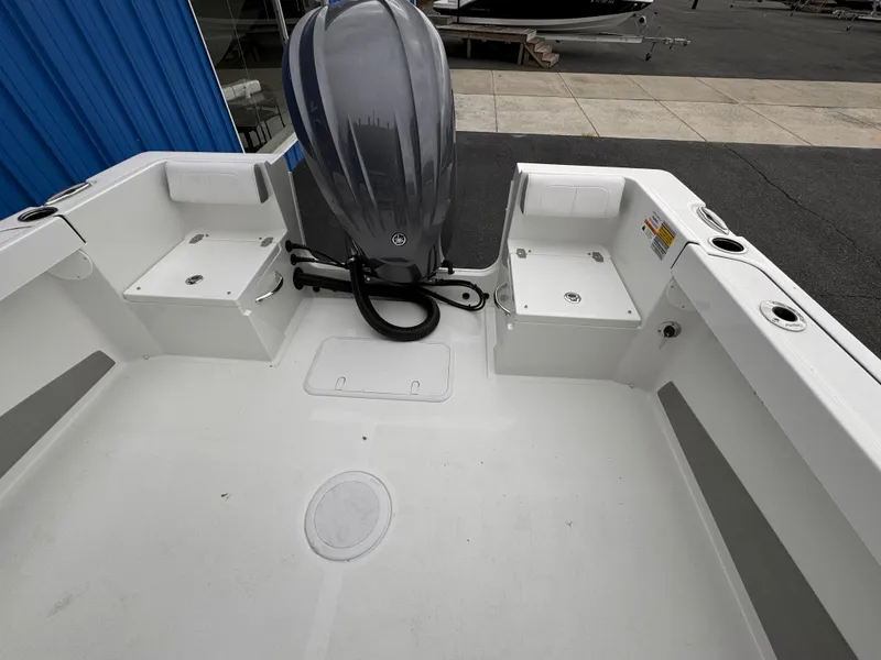 Slide: The Image of 2025 Parker 23SE Center Console boat interior with outboard motor. - 21