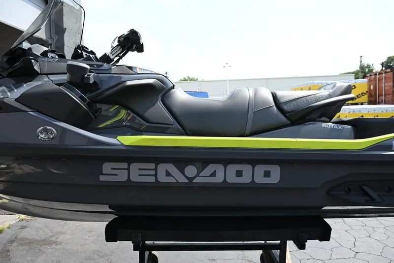 Slide: The Image of Sea-Doo Explorer Pro 230 2024 - 14