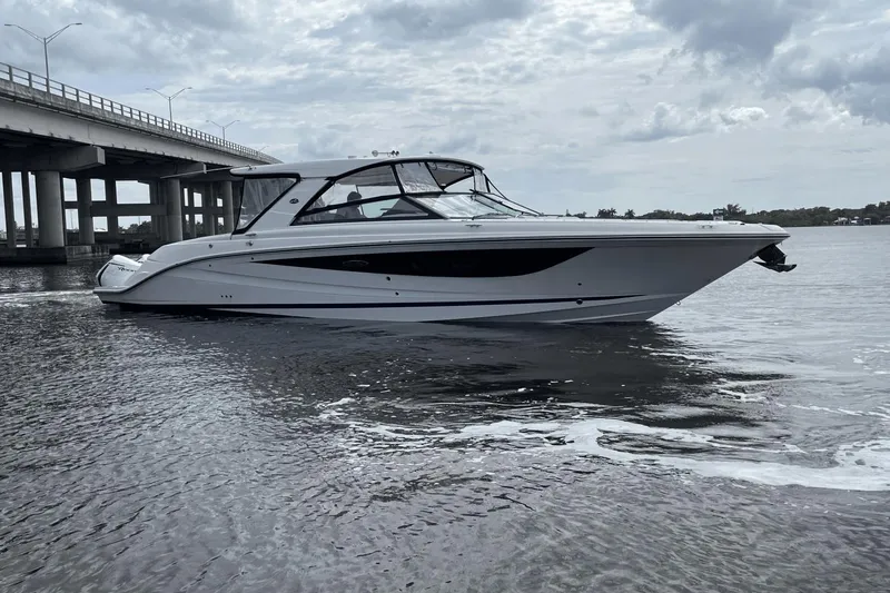 Slide: The Image of Sea Ray SLX 400 Outboard 2023 - 35
