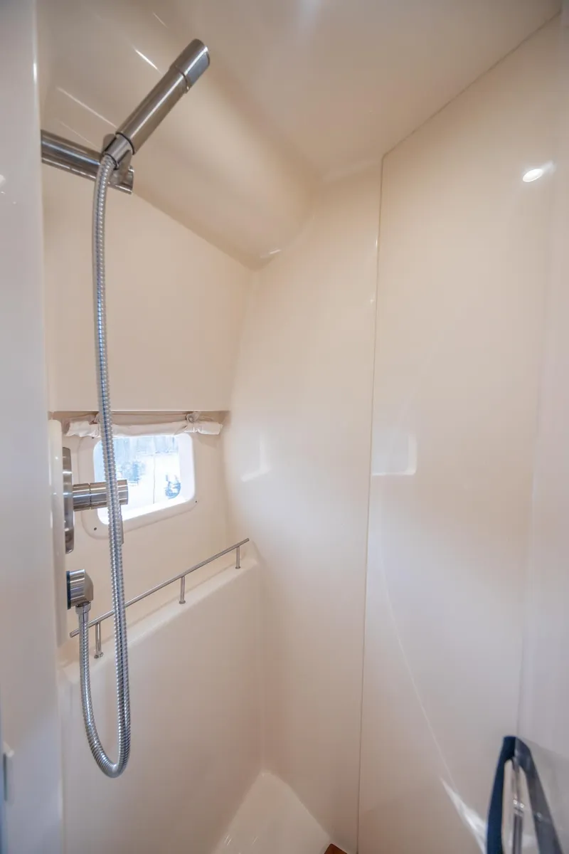 Slide: The Image of Sea Ray Sundancer 350 Coupe 2019 - 55