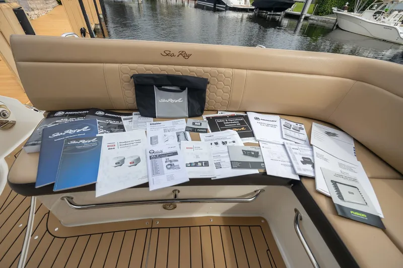 Slide: The Image of Sea Ray Sundancer 350 Coupe 2019 - 58