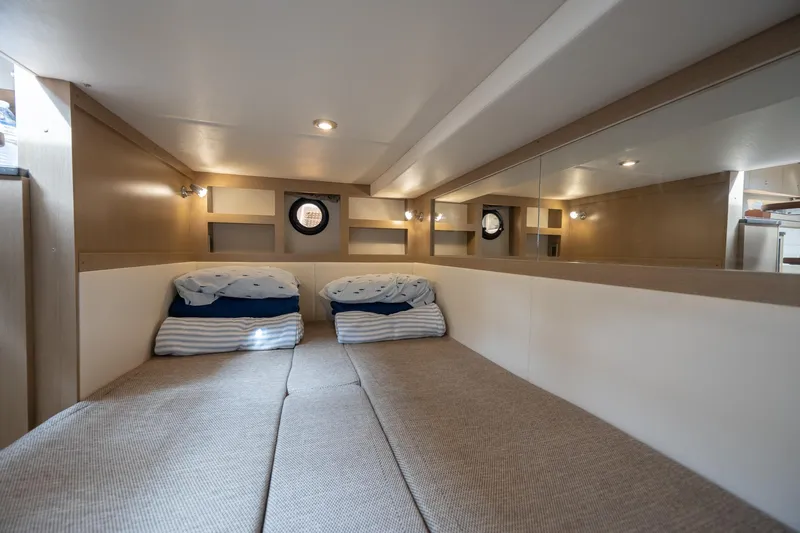 Slide: The Image of Sea Ray Sundancer 350 Coupe 2019 - 60