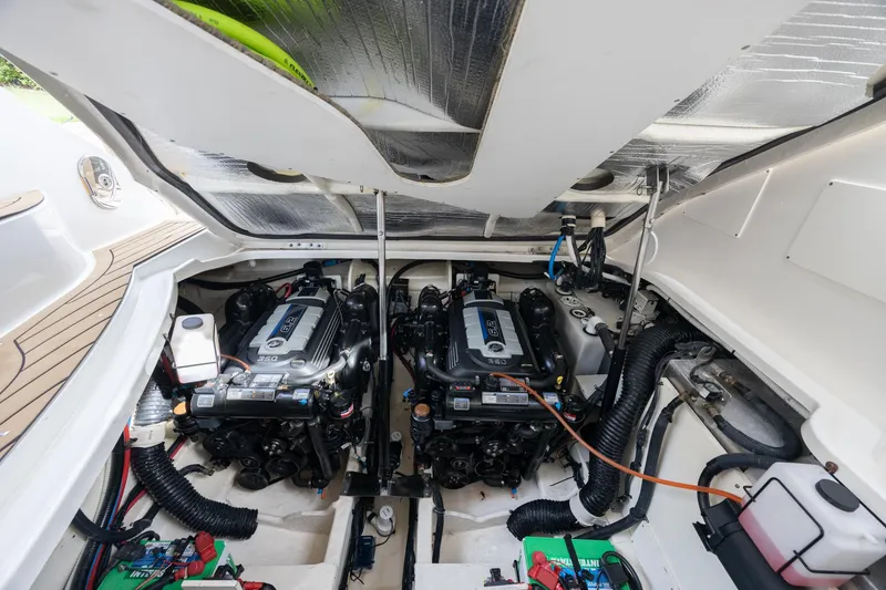 Slide: The Image of Sea Ray Sundancer 350 Coupe 2019 - 62