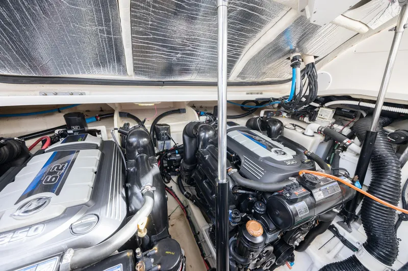 Slide: The Image of Sea Ray Sundancer 350 Coupe 2019 - 63