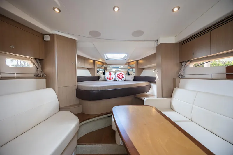 Slide: The Image of Sea Ray Sundancer 350 Coupe 2019 - 67