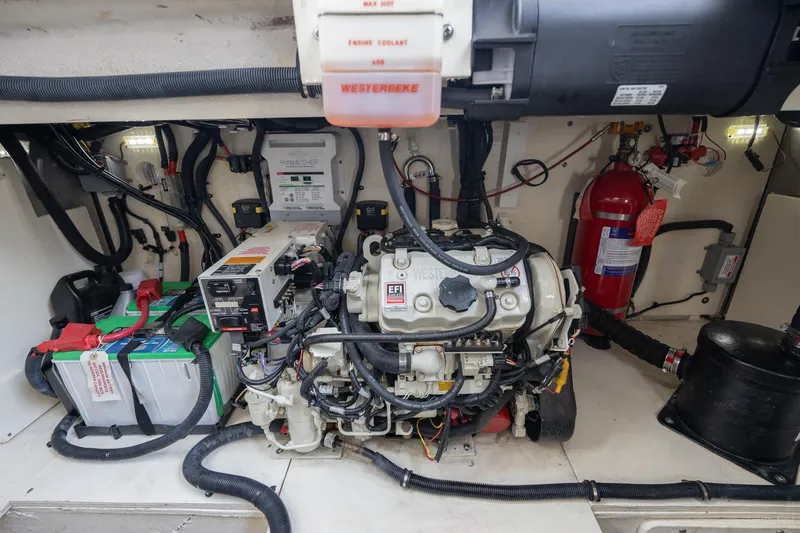 Slide: The Image of Sea Ray Sundancer 350 Coupe 2019 - 68