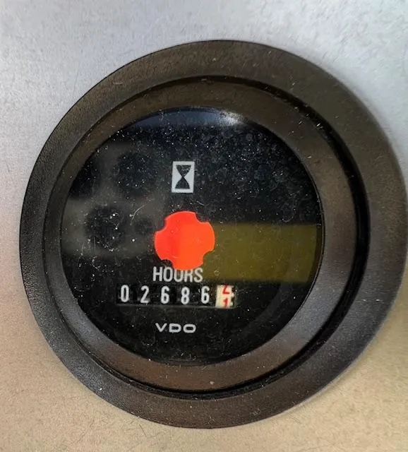 Slide: The Image of Hour meter reading 2686.4 hours on Tartan 4100, 1998 model. - 18