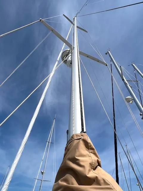 Slide: The Image of Sailboat mast of 1998 Tartan 4100 against a clear blue sky. - 31