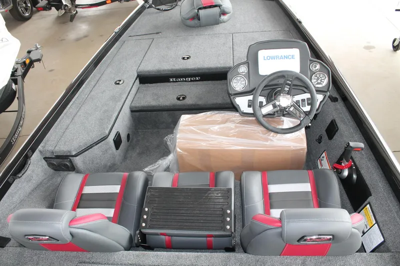 Slide: The Image of Ranger Boats RT178 2025 - 15