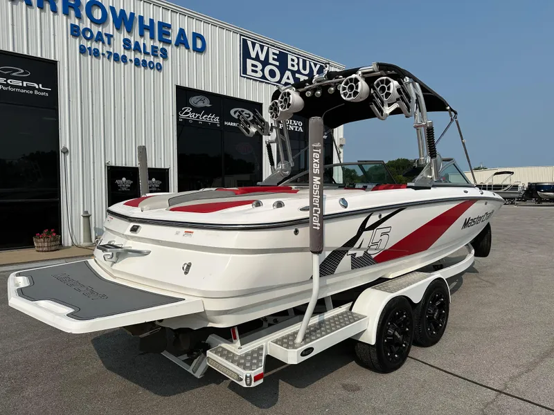 Slide: The Image of 2012 MasterCraft X45 boat at Arrowhead Boat Sales dealership. - 15