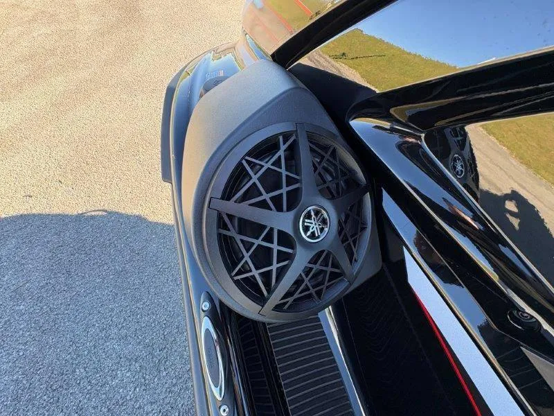 Slide: The Image of Yamaha Waverunner VX Cruiser w/ Audio 2025 - 17