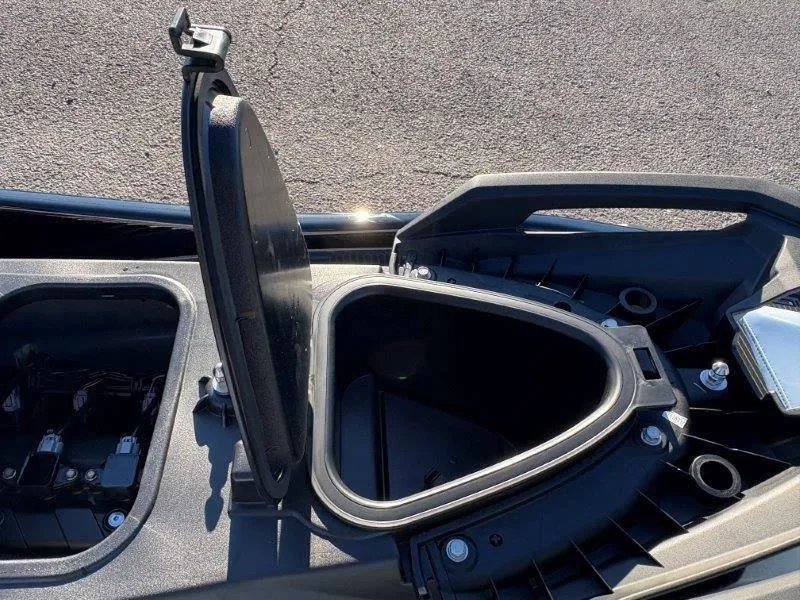 Slide: The Image of Yamaha Waverunner VX Cruiser w/ Audio 2025 - 41