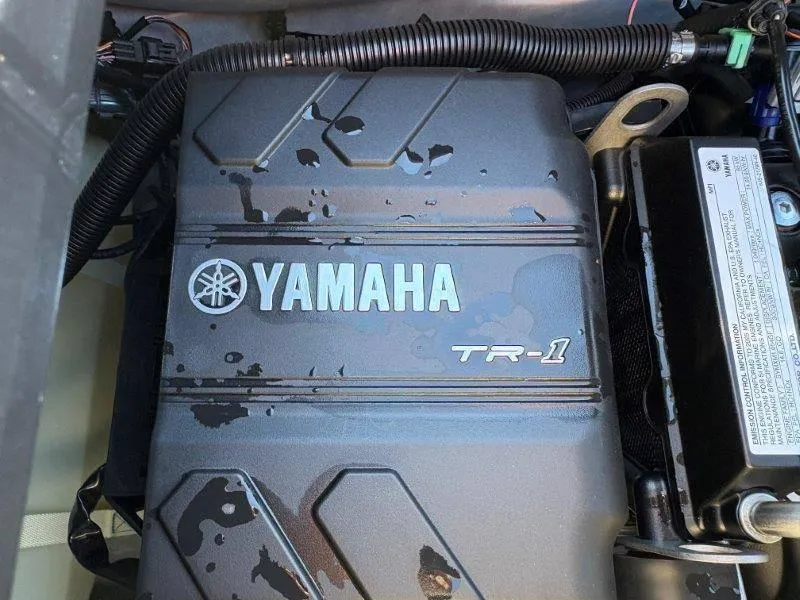 Slide: The Image of Yamaha Waverunner VX Cruiser w/ Audio 2025 - 42