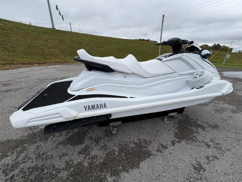 Slide: The Image of Yamaha Waverunner VX Cruiser w/ Audio 2025 - 25