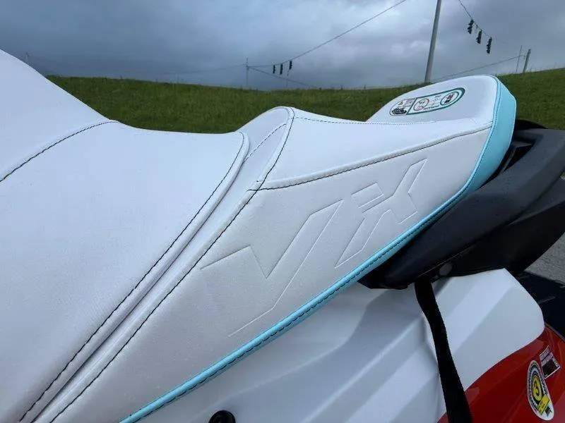 Slide: The Image of Yamaha WAVERUNNER VX LIMITED 2025 - 10