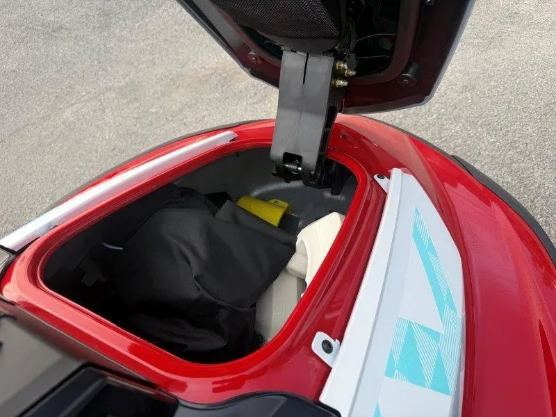 Slide: The Image of Yamaha WAVERUNNER VX LIMITED 2025 - 15