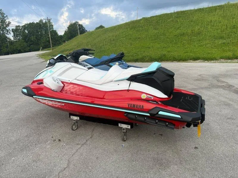 Slide: The Image of Yamaha WAVERUNNER VX LIMITED 2025 - 18