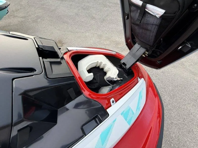 Slide: The Image of Yamaha WAVERUNNER VX LIMITED 2025 - 27