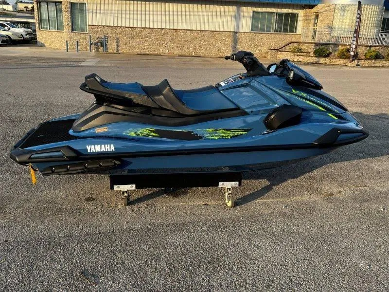 Slide: The Image of Yamaha Waverunner VX Cruiser HO w/ Audio 2025 - 16