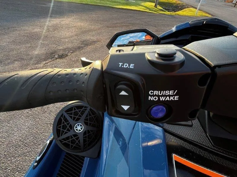 Slide: The Image of Yamaha Waverunner VX Cruiser HO w/ Audio 2025 - 34