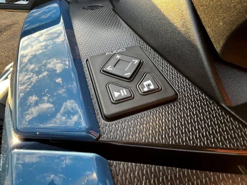 Slide: The Image of Yamaha Waverunner VX Cruiser HO w/ Audio 2025 - 35