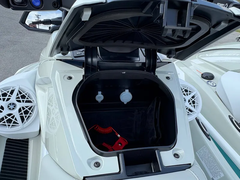 Slide: The Image of Yamaha Waverunner VX Cruiser HO w/ Audio 2025 - 26