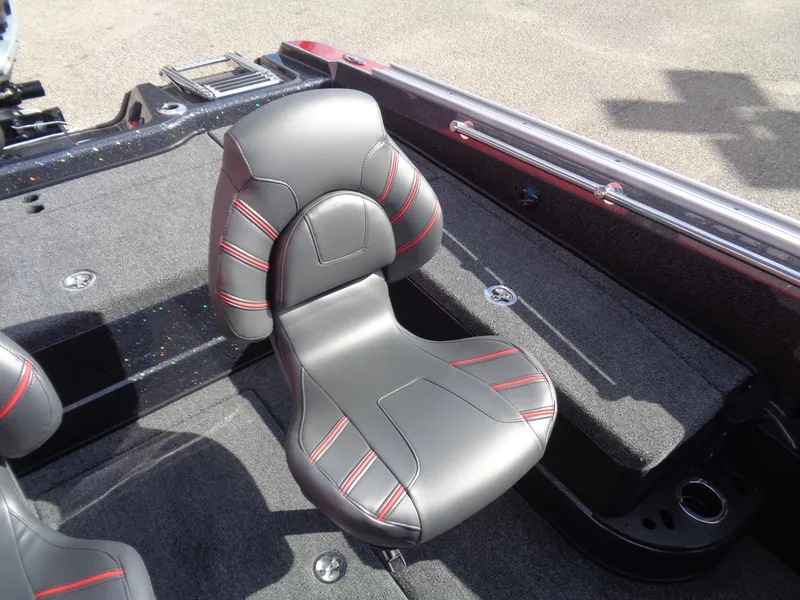 Slide: The Image of 2024 Nitro ZV20 Pro boat seat with sleek black and red design. - 15