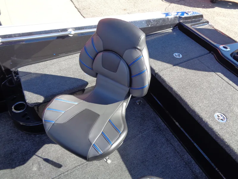 Slide: The Image of 2024 Nitro ZV20 Pro boat seat with blue accents on a carpeted deck. - 15