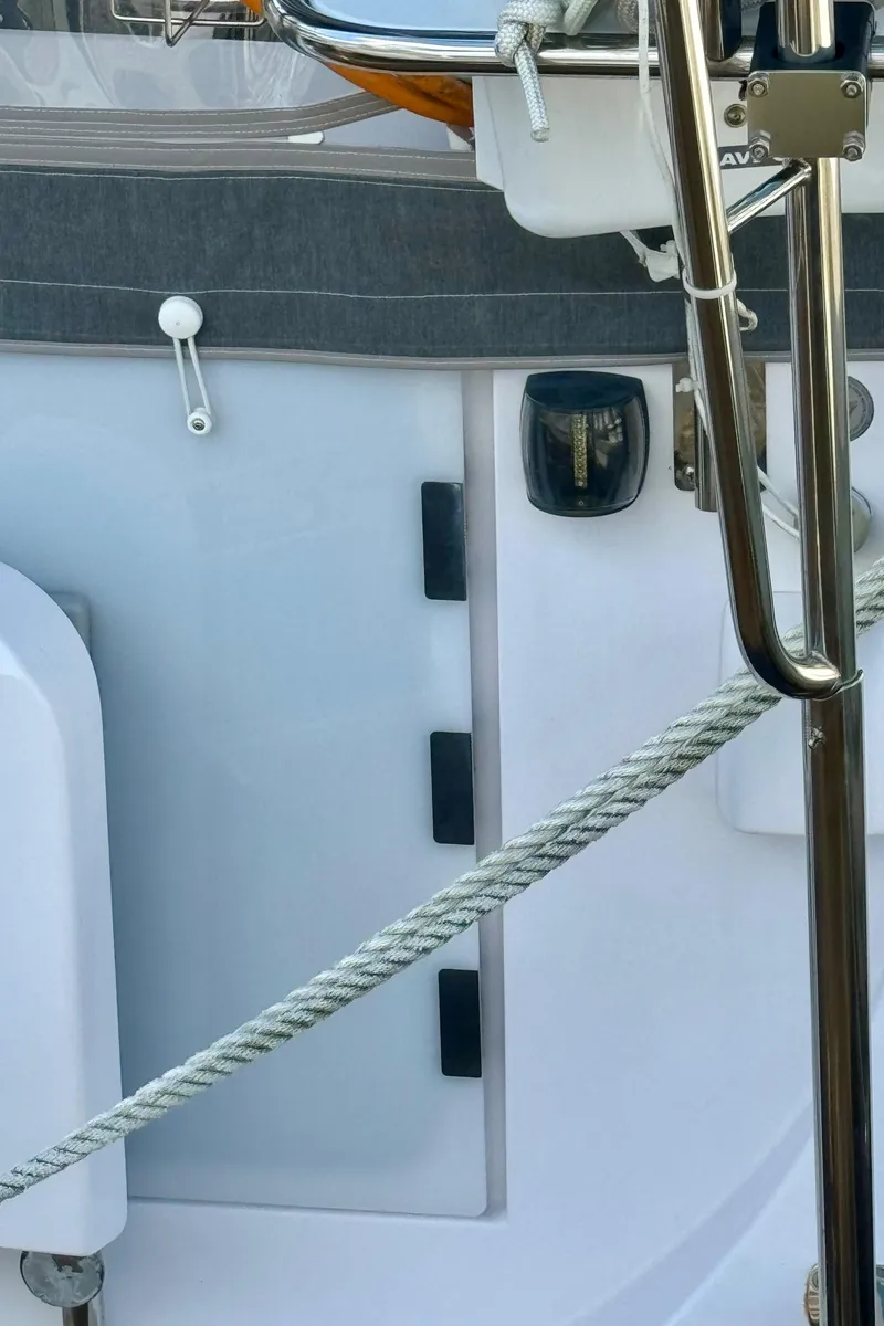 Slide: The Image of Transom Access from Swim Platform - 100