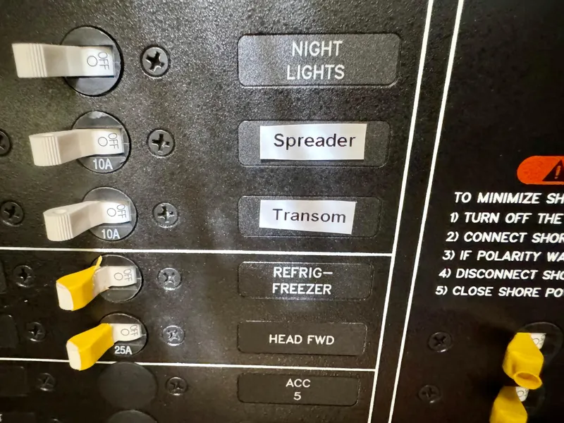 Slide: The Image of White/Blue Spreader & Underwater Lights - 101