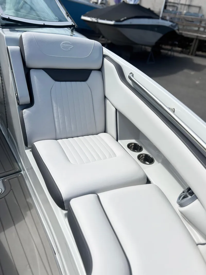 Slide: The Image of Crownline Boats 270 XSS 2025 - 14