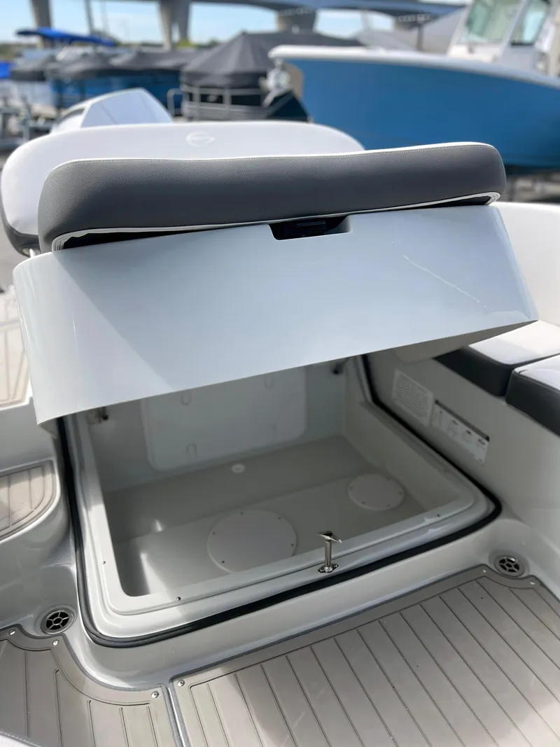 Slide: The Image of Crownline Boats 270 XSS 2025 - 18