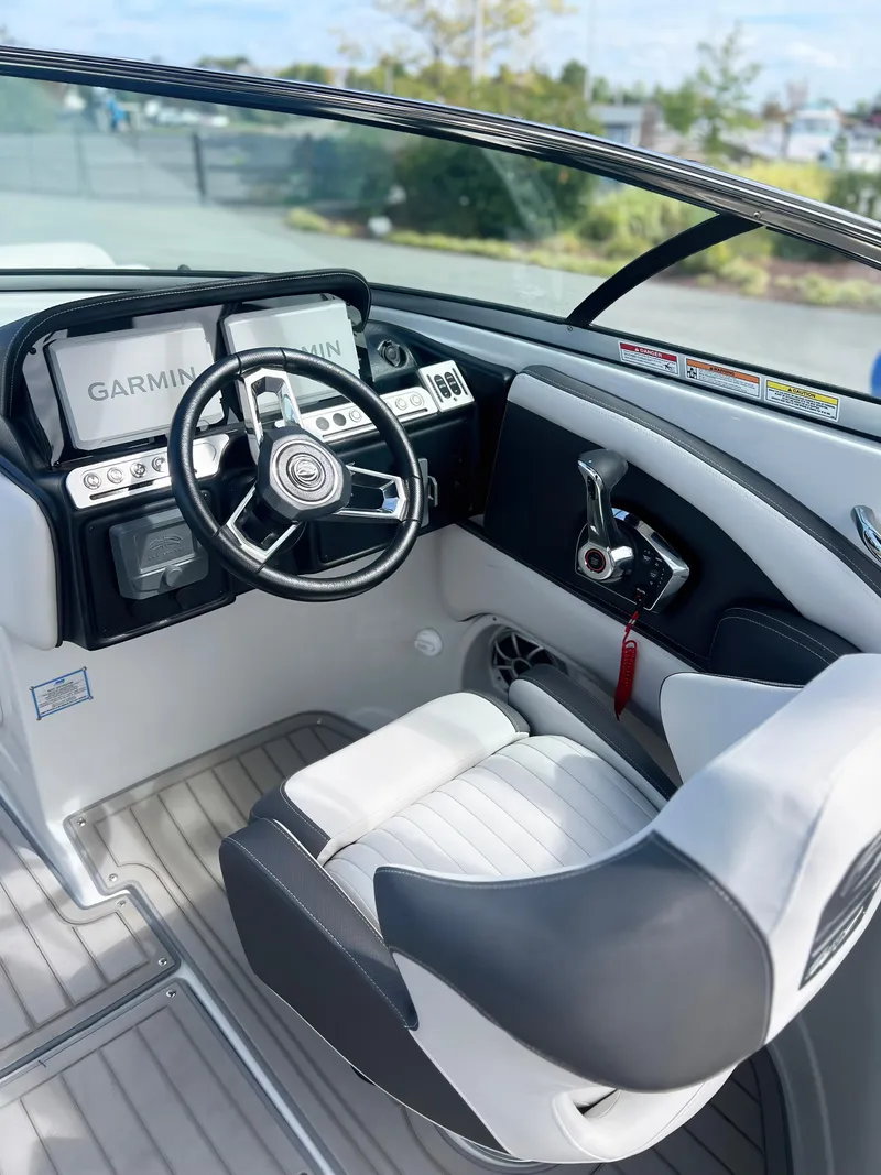 Slide: The Image of Crownline Boats 270 XSS 2025 - 2