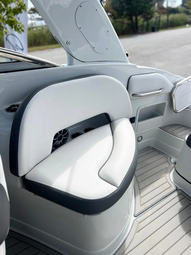 Slide: The Image of Crownline Boats 270 XSS 2025 - 21