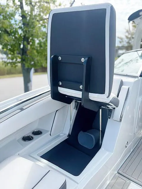 Slide: The Image of Crownline Boats 270 XSS 2025 - 26