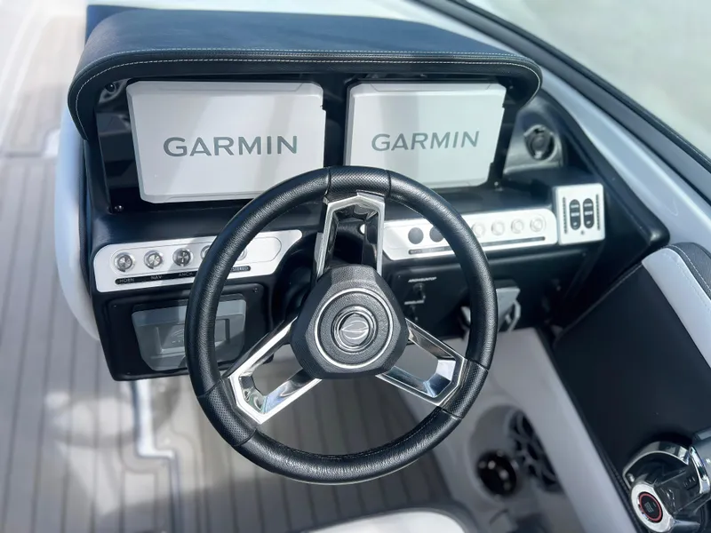 Slide: The Image of Crownline Boats 270 XSS 2025 - 4