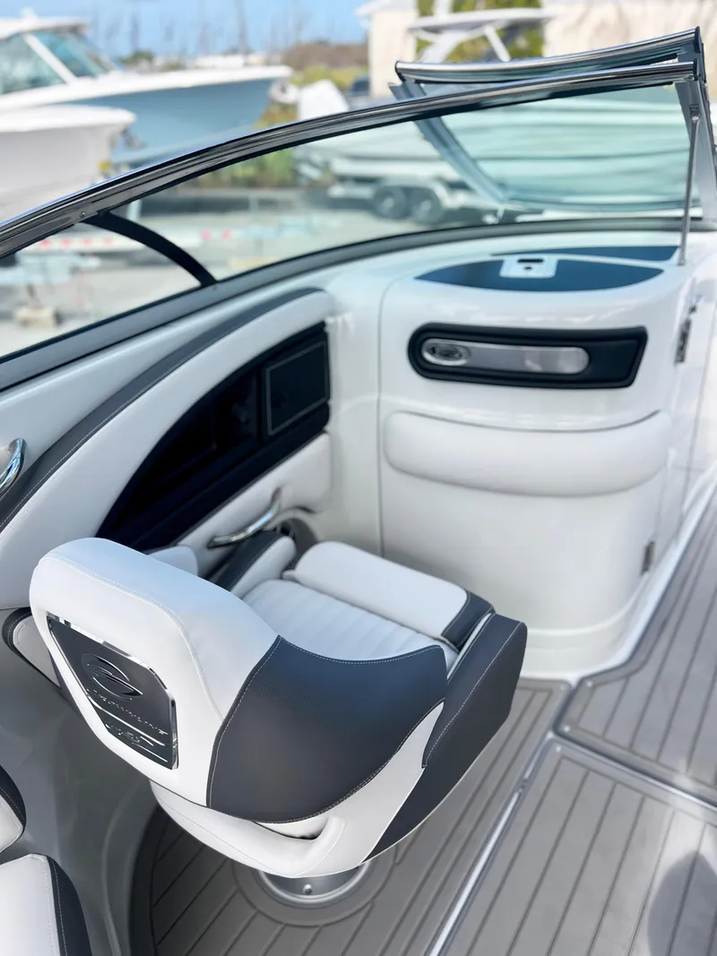 Slide: The Image of Crownline Boats 270 XSS 2025 - 7