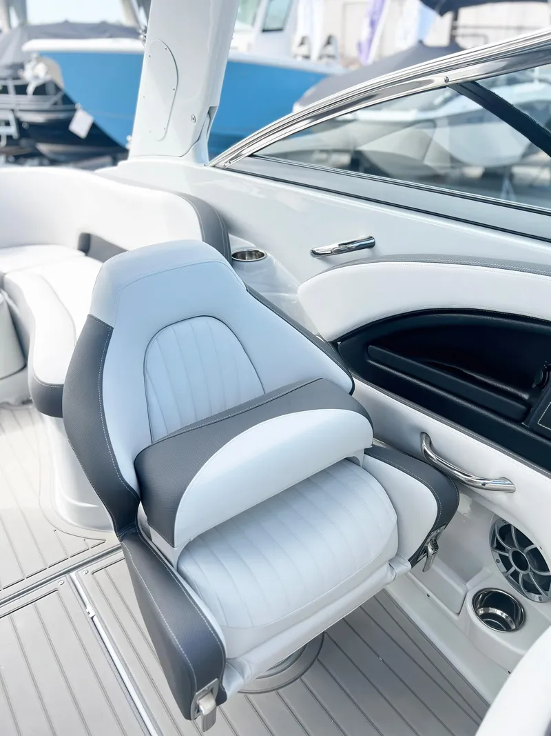 Slide: The Image of Crownline Boats 270 XSS 2025 - 8
